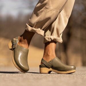 NIB Dansko Baylor Ivy Olive Green Leather Slingback Clogs 38